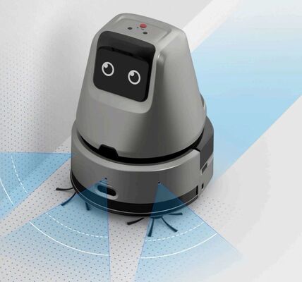 Robotowy sprzątacz podłogi z wodą z stacji bazowej